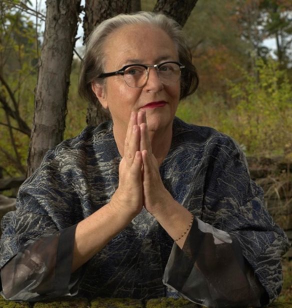 Li Edelkoort: H &quot;&#x3C0;&#x3C1;&#x3BF;&#x3C6;&#x3AE;&#x3C4;&#x3B7;&#x3C2;&quot; &#x3C4;&#x3C9;&#x3BD; &#x3C4;&#x3AC;&#x3C3;&#x3B5;&#x3C9;&#x3BD; &#x3C0;&#x3C1;&#x3BF;&#x3BC;&#x3B7;&#x3BD;&#x3CD;&#x3B5;&#x3B9; &#x3C4;&#x3B9; &#x3B8;&#x3B1; &#x3C6;&#x3BF;&#x3C1;&#x3AC;&#x3BC;&#x3B5; &#x3C4;&#x3B7;&#x3BD; &#x3B5;&#x3C0;&#x3CC;&#x3BC;&#x3B5;&#x3BD;&#x3B7; &#x3B4;&#x3B5;&#x3BA;&#x3B1;&#x3B5;&#x3C4;&#x3AF;&#x3B1;