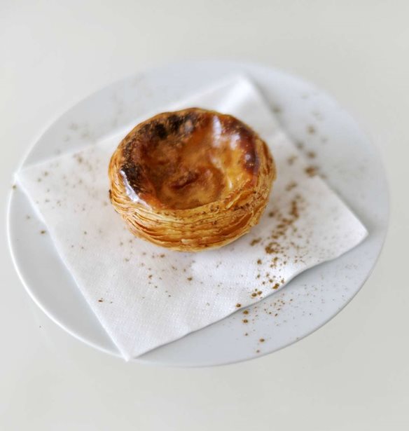 Pasteis de nata: T&#x3BF; &#x3C0;&#x3BF;&#x3C1;&#x3C4;&#x3BF;&#x3B3;&#x3B1;&#x3BB;&#x3B9;&#x3BA;&#x3CC; &#x3B3;&#x3BB;&#x3C5;&#x3BA;&#x3CC; &#x3C0;&#x3BF;&#x3C5; &#x3BA;&#x3B1;&#x3C4;&#x3B1;&#x3BA;&#x3C4;&#x3AC; &#x3C4;&#x3BF;&#x3BD; &#x3C0;&#x3BB;&#x3B1;&#x3BD;&#x3AE;&#x3C4;&#x3B7;