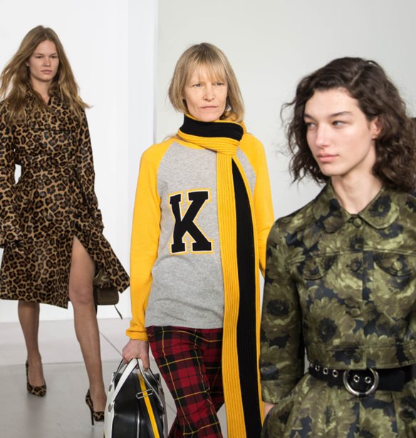 &#x391;&#x3C5;&#x3C4;&#x3AE; &#x3B7; &#x3BD;&#x3AD;&#x3B1; &#x3C3;&#x3C5;&#x3BB;&#x3BB;&#x3BF;&#x3B3;&#x3AE; &#x3C4;&#x3BF;&#x3C5; Michael Kors &#x3B2;&#x3AC;&#x3B6;&#x3B5;&#x3B9; &#x3BE;&#x3B1;&#x3BD;&#x3AC; &#x3C4;&#x3B1; graffiti &#x3C3;&#x3C4;&#x3BF; &#x3C0;&#x3C1;&#x3BF;&#x3C3;&#x3BA;&#x3AE;&#x3BD;&#x3B9;&#x3BF;