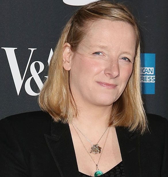 &#x395;&#x3BA;&#x3C4;&#x3CC;&#x3C2; McQueen &#x3B7; Sarah Burton &#x3BC;&#x3B5;&#x3C4;&#x3AC; &#x3B1;&#x3C0;&#x3CC; &#x3C0;&#x3B1;&#x3C1;&#x3B1;&#x3C0;&#x3AC;&#x3BD;&#x3C9; &#x3B1;&#x3C0;&#x3CC; &#x3B4;&#x3CD;&#x3BF; &#x3B4;&#x3B5;&#x3BA;&#x3B1;&#x3B5;&#x3C4;&#x3AF;&#x3B5;&#x3C2;