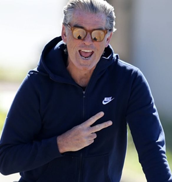 Emma Watson- Pierce Brosnan: &#x3A0;&#x3BF;&#x3CD; &#x3C4;&#x3BF;&#x3C5;&#x3C2; &#x3C3;&#x3C5;&#x3BD;&#x3AD;&#x3BB;&#x3B1;&#x3B2;&#x3B5; &#x3BF; &#x3C6;&#x3C9;&#x3C4;&#x3BF;&#x3B3;&#x3C1;&#x3B1;&#x3C6;&#x3B9;&#x3BA;&#x3CC;&#x3C2; &#x3C6;&#x3B1;&#x3BA;&#x3CC;&#x3C2;;