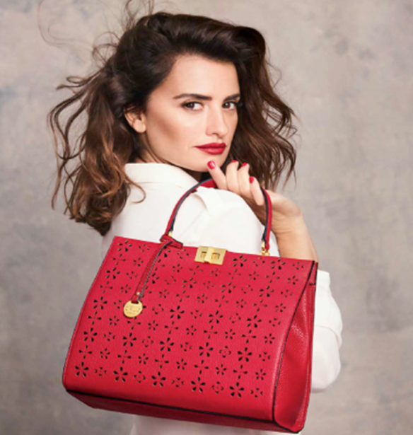 &#x386;&#x3BB;&#x3BB;&#x3B7; &#x3BC;&#x3AF;&#x3B1; &#x3B5;&#x3BA;&#x3C0;&#x3BB;&#x3B7;&#x3BA;&#x3C4;&#x3B9;&#x3BA;&#x3AE; capsule &#x3C3;&#x3C5;&#x3BB;&#x3BB;&#x3BF;&#x3B3;&#x3AE; Carpisa &#x3BC;&#x3B5; &#x3C4;&#x3B7;&#x3BD; &#x3C5;&#x3C0;&#x3BF;&#x3B3;&#x3C1;&#x3B1;&#x3C6;&#x3AE; &#x3C4;&#x3B7;&#x3C2; Penelope Cruz