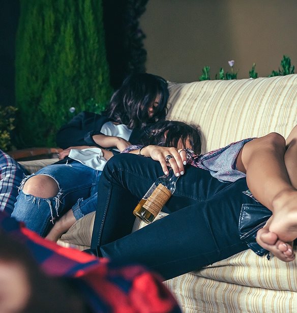 T&#x3B1; &#x3C0;&#x3BF;&#x3C4;&#x3AC; &#x3C0;&#x3BF;&#x3C5; &#x3C7;&#x3B1;&#x3C1;&#x3AF;&#x3B6;&#x3BF;&#x3C5;&#x3BD; &#x3C4;&#x3B1; &#x3C7;&#x3B5;&#x3B9;&#x3C1;&#x3CC;&#x3C4;&#x3B5;&#x3C1;&#x3B1; hangover - &#x3C3;&#x3CD;&#x3BC;&#x3C6;&#x3C9;&#x3BD;&#x3B1; &#x3BC;&#x3B5; &#x3C4;&#x3B7;&#x3BD; &#x3B5;&#x3C0;&#x3B9;&#x3C3;&#x3C4;&#x3AE;&#x3BC;&#x3B7;