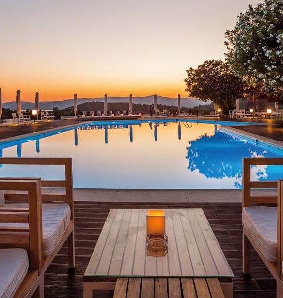 Skiathos Palace | &#x397; &#x3B1;&#x3C0;&#x3CC;&#x3BB;&#x3C5;&#x3C4;&#x3B7; &#x3B5;&#x3BC;&#x3C0;&#x3B5;&#x3B9;&#x3C1;&#x3AF;&#x3B1; &#x3B4;&#x3B9;&#x3B1;&#x3BA;&#x3BF;&#x3C0;&#x3CE;&#x3BD; &#x3C3;&#x3C4;&#x3BF; &#x3C0;&#x3B9;&#x3BF; &#x3BA;&#x3BF;&#x3C3;&#x3BC;&#x3BF;&#x3C0;&#x3BF;&#x3BB;&#x3AF;&#x3C4;&#x3B9;&#x3BA;&#x3BF; &#x3BD;&#x3B7;&#x3C3;&#x3AF; &#x3C4;&#x3C9;&#x3BD; &#x3A3;&#x3C0;&#x3BF;&#x3C1;&#x3AC;&#x3B4;&#x3C9;&#x3BD;