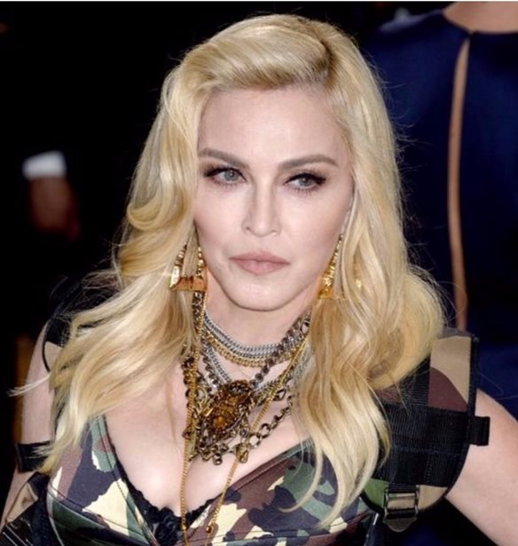 H Madonna &#x3B3;&#x3B9;&#x3BF;&#x3C1;&#x3C4;&#x3AC;&#x3B6;&#x3B5;&#x3B9; &#x3C4;&#x3B1; &#x3B3;&#x3B5;&#x3BD;&#x3AD;&#x3B8;&#x3BB;&#x3B9;&#x3B1; &#x3C4;&#x3B7;&#x3C2; Britney Spears &#x3C4;&#x3C1;&#x3B1;&#x3B3;&#x3BF;&#x3C5;&#x3B4;&#x3CE;&#x3BD;&#x3C4;&#x3B1;&#x3C2; &#x3C4;&#x3BF; Toxic