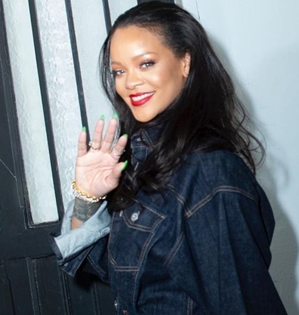 &#x397; &#x3B2;&#x3B9;&#x3C4;&#x3C1;&#x3AF;&#x3BD;&#x3B1; &#x3C4;&#x3B7;&#x3C2; &#x3BD;&#x3AD;&#x3B1;&#x3C2; &#x3C3;&#x3C5;&#x3BB;&#x3BB;&#x3BF;&#x3B3;&#x3AE;&#x3C2; &#x3C4;&#x3B7;&#x3C2; Rihanna &#x3C0;&#x3BF;&#x3C5; &#x3C3;&#x3C5;&#x3B6;&#x3B7;&#x3C4;&#x3AE;&#x3B8;&#x3B7;&#x3BA;&#x3B5;