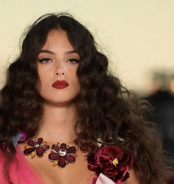 Deva Cassel | &#x397; &#x3BA;&#x3CC;&#x3C1;&#x3B7; &#x3C4;&#x3B7;&#x3C2; Monica Bellucci &#x3C3;&#x3C4;&#x3BF; &#x3C3;&#x3CC;&#x3BF;&#x3C5; &#x3C4;&#x3BF;&#x3C5; &#x3BF;&#x3AF;&#x3BA;&#x3BF;&#x3C5; Dior &#x3BC;&#x3B5; &#x3BD;&#x3AD;&#x3BF; &#x3C6;&#x3C1;&#x3AD;&#x3C3;&#x3BA;&#x3BF; &#x3BA;&#x3BF;&#x3CD;&#x3C1;&#x3B5;&#x3BC;&#x3B1;