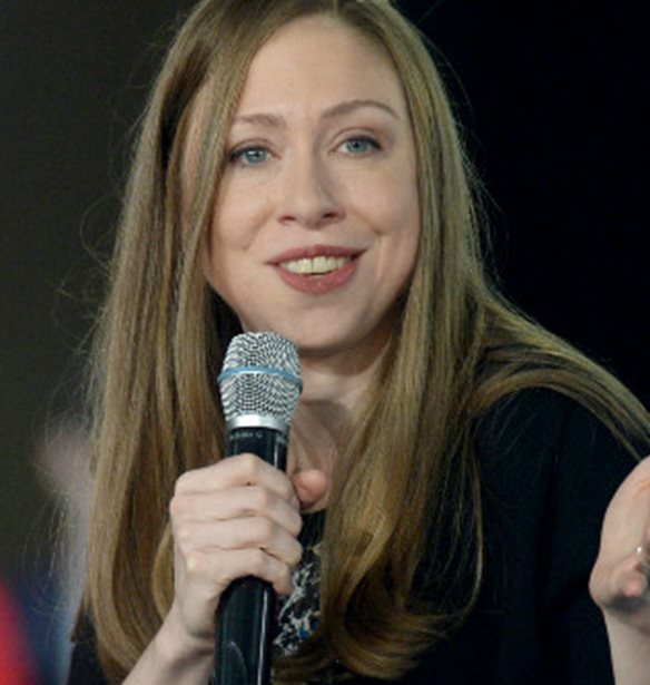 &#x397; &#x3BA;&#x3CC;&#x3C1;&#x3B7; &#x3C4;&#x3BF;&#x3C5; Bill &#x3BA;&#x3B1;&#x3B9; &#x3C4;&#x3B7;&#x3C2; Hillary Clinton &#x3C5;&#x3C0;&#x3B5;&#x3C1;&#x3B1;&#x3C3;&#x3C0;&#x3AF;&#x3B6;&#x3B5;&#x3C4;&#x3B1;&#x3B9; &#x3C4;&#x3BF;&#x3BD; &#x3B3;&#x3B9;&#x3BF; &#x3C4;&#x3BF;&#x3C5; Donald Trump