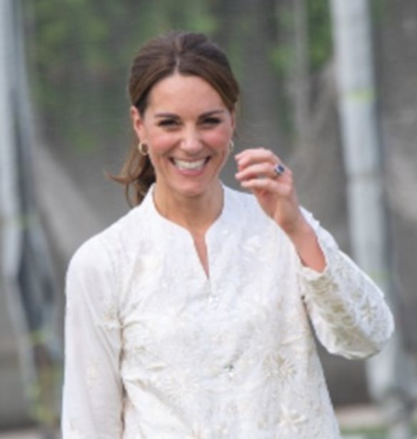 Kate Middleton | O&#x3B9; &#x3AC;&#x3C8;&#x3BF;&#x3B3;&#x3B5;&#x3C2; &#x3B5;&#x3BC;&#x3C6;&#x3B1;&#x3BD;&#x3AF;&#x3C3;&#x3B5;&#x3B9;&#x3C2; &#x3C4;&#x3B7;&#x3C2; &#x3C6;&#x3BF;&#x3C1;&#x3CE;&#x3BD;&#x3C4;&#x3B1;&#x3C2; &#x3C4;&#x3BF; &#x3C0;&#x3B1;&#x3C1;&#x3B1;&#x3B4;&#x3BF;&#x3C3;&#x3B9;&#x3B1;&#x3BA;&#x3CC; &#x3AD;&#x3BD;&#x3B4;&#x3C5;&#x3BC;&#x3B1; &#x3C4;&#x3BF;&#x3C5; &#x3A0;&#x3B1;&#x3BA;&#x3B9;&#x3C3;&#x3C4;&#x3AC;&#x3BD;