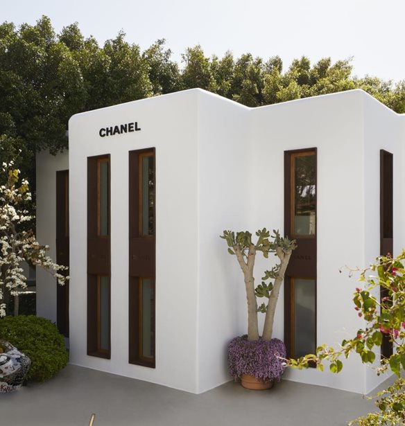 &#x39C;&#x3AF;&#x3B1; &#x3BE;&#x3B5;&#x3C7;&#x3C9;&#x3C1;&#x3B9;&#x3C3;&#x3C4;&#x3AE; shopping &#x3B5;&#x3BC;&#x3C0;&#x3B5;&#x3B9;&#x3C1;&#x3AF;&#x3B1; &#x3C3;&#x3C4;&#x3B7; boutique &#x3C4;&#x3BF;&#x3C5; &#x3BF;&#x3AF;&#x3BA;&#x3BF;&#x3C5; Chanel &#x3C3;&#x3C4;&#x3B7; &#x39C;&#x3CD;&#x3BA;&#x3BF;&#x3BD;&#x3BF;
