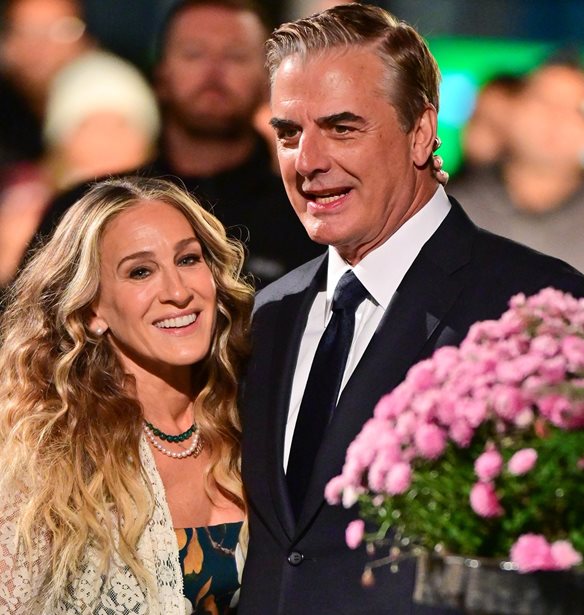 Chris Noth | &#x39F; Mr. Big &#x3C4;&#x3BF;&#x3C5; Sex And The City &#x3C0;&#x3B1;&#x3AF;&#x3C1;&#x3BD;&#x3B5;&#x3B9; &#x3B8;&#x3AD;&#x3C3;&#x3B7; &#x3C3;&#x3C4;&#x3B7; &#x3B4;&#x3B9;&#x3B1;&#x3BC;&#x3AC;&#x3C7;&#x3B7; &#x3B1;&#x3BD;&#x3AC;&#x3BC;&#x3B5;&#x3C3;&#x3B1; &#x3C3;&#x3C4;&#x3B7; Sarah Jessica Parker &#x3BA;&#x3B1;&#x3B9; &#x3C4;&#x3B7;&#x3BD; Kim Cattrall