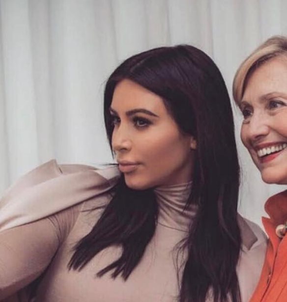 Hillary Clinton | &#x397; &#x3C3;&#x3C4;&#x3B9;&#x3B3;&#x3BC;&#x3AE; &#x3C0;&#x3BF;&#x3C5; &#x3C7;&#x3AC;&#x3BD;&#x3B5;&#x3B9; &#x3C3;&#x3B5; quiz &#x3BD;&#x3BF;&#x3BC;&#x3B9;&#x3BA;&#x3CE;&#x3BD; &#x3B3;&#x3BD;&#x3CE;&#x3C3;&#x3B5;&#x3C9;&#x3BD; &#x3B1;&#x3C0;&#x3CC; &#x3C4;&#x3B7;&#x3BD; Kim Kardashian (&#x3B2;&#x3AF;&#x3BD;&#x3C4;&#x3B5;&#x3BF;)