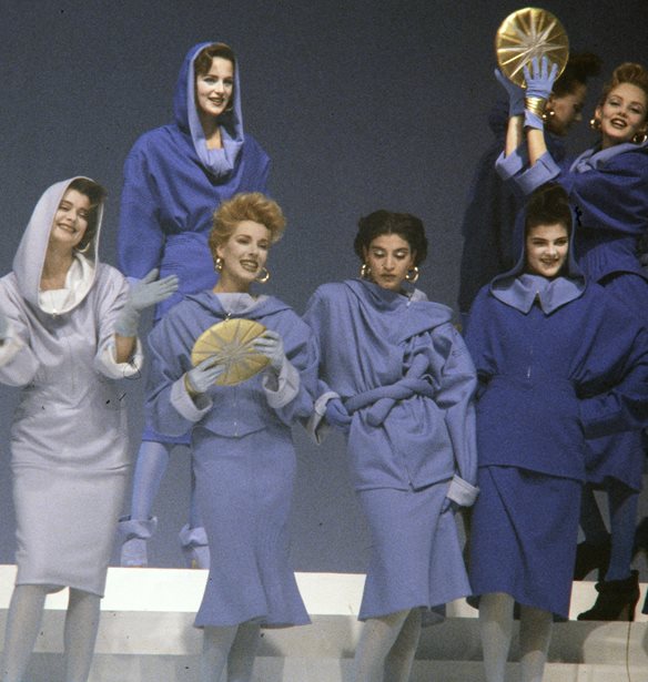 Οι δέκα πιο εμβληματικές επιδείξεις μόδας στην ιστορία | Πώς επηρέασαν το στιλ μας;