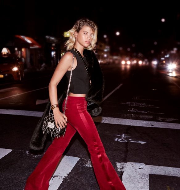 H &#x3BD;&#x3AD;&#x3B1; &#x3BA;&#x3B1;&#x3BC;&#x3C0;&#x3AC;&#x3BD;&#x3B9;&#x3B1; &#x3C4;&#x3BF;&#x3C5; Michael Kors &#x3B5;&#x3AF;&#x3BD;&#x3B1;&#x3B9; &#x3BC;&#x3B9;&#x3B1; &#x3C9;&#x3B4;&#x3AE; &#x3C3;&#x3C4;&#x3BF; streetstyle