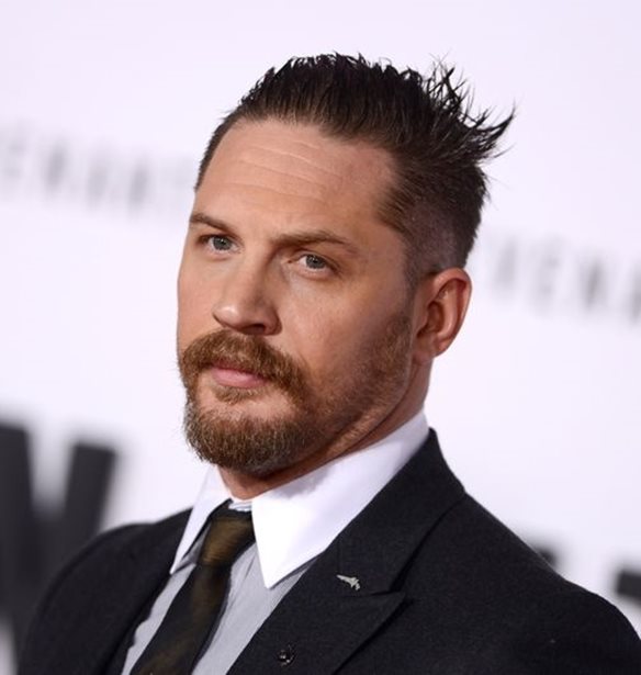 O Tom Hardy &#x3BA;&#x3C5;&#x3BD;&#x3AE;&#x3B3;&#x3B7;&#x3C3;&#x3B5; &#x3BA;&#x3B1;&#x3B9; &#x3C3;&#x3C5;&#x3BD;&#x3AD;&#x3BB;&#x3B1;&#x3B2;&#x3B5; &#x3AD;&#x3BD;&#x3B1;&#x3BD; &#x3BB;&#x3B7;&#x3C3;&#x3C4;&#x3AE; &#x3C3;&#x3C4;&#x3BF; &#x39D;&#x3CC;&#x3C4;&#x3B9;&#x3BF; &#x39B;&#x3BF;&#x3BD;&#x3B4;&#x3AF;&#x3BD;&#x3BF;