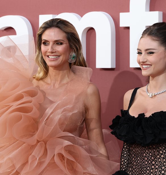 &#x397; Heidi Klum &#x3BA;&#x3B1;&#x3B9; &#x3B7; &#x3BA;&#x3CC;&#x3C1;&#x3B7; &#x3C4;&#x3B7;&#x3C2; Leni &#x3BC;&#x3B1;&#x3B3;&#x3BD;&#x3AE;&#x3C4;&#x3B9;&#x3C3;&#x3B1;&#x3BD; &#x3C4;&#x3B1; &#x3B2;&#x3BB;&#x3AD;&#x3BC;&#x3BC;&#x3B1;&#x3C4;&#x3B1; &#x3C3;&#x3C4;&#x3BF; &#x3B3;&#x3BA;&#x3B1;&#x3BB;&#x3AC; &quot;amfAR Cinema Against AIDS&quot;