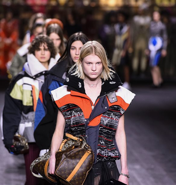 Time collision | Ο Nicolas Ghesquière παρουσίασε μια συλλογή-ταξίδι στο χρόνο για τον Louis Vuitton