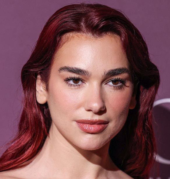 Dua Lipa | &#x3A4;&#x3B1; &#x3C4;&#x3C1;&#x3C5;&#x3C6;&#x3B5;&#x3C1;&#x3AC; &#x3C6;&#x3B9;&#x3BB;&#x3B9;&#x3AC; &#x3BC;&#x3B5; &#x3C4;&#x3BF;&#x3BD; Callum Turner &#x3C3;&#x3C4;&#x3B7; &#x3BC;&#x3AD;&#x3C3;&#x3B7; &#x3C4;&#x3BF;&#x3C5; &#x3B4;&#x3C1;&#x3CC;&#x3BC;&#x3BF;&#x3C5;