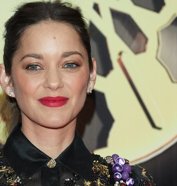 Marion Cotillard | &#x397; Chanel &#x3B4;&#x3B7;&#x3BC;&#x3B9;&#x3BF;&#x3C5;&#x3C1;&#x3B3;&#x3AF;&#x3B1; &#x3C0;&#x3BF;&#x3C5; &#x3B5;&#x3C0;&#x3AD;&#x3BB;&#x3B5;&#x3BE;&#x3B5; &#x3C3;&#x3C4;&#x3B7;&#x3BD; &#x3C4;&#x3B5;&#x3BB;&#x3B5;&#x3C4;&#x3AE; &#x3BB;&#x3AE;&#x3BE;&#x3B7;&#x3C2; &#x3C4;&#x3BF;&#x3C5; Marrakech Film Festival