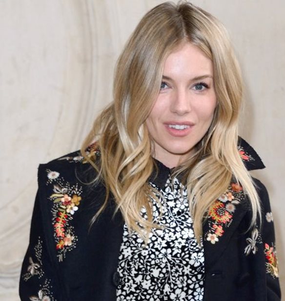 7 basic items &#x3C0;&#x3BF;&#x3C5; &#x3BB;&#x3B1;&#x3C4;&#x3C1;&#x3B5;&#x3CD;&#x3B5;&#x3B9; &#x3B7; Sienna Miller