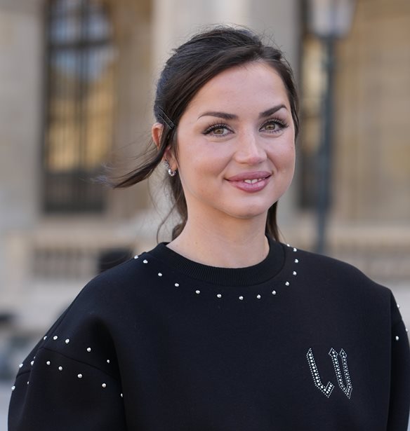 Ana de Armas | &#x39D;&#x3AD;&#x3BF; &quot;&#x3C7;&#x3C4;&#x3CD;&#x3C0;&#x3B7;&#x3BC;&#x3B1;&quot; &#x3BC;&#x3B5;&#x3C4;&#x3AC; &#x3C4;&#x3BF;&#x3BD; &#x3C7;&#x3C9;&#x3C1;&#x3B9;&#x3C3;&#x3BC;&#x3CC; &#x3B1;&#x3C0;&#x3CC; &#x3C4;&#x3BF;&#x3BD; Tom Cruise