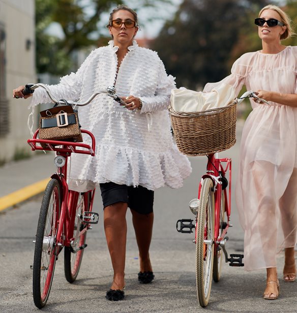 5 τάσεις που πρέπει να γνωρίσεις πριν αγοράσεις τα τοπ της άνοιξης