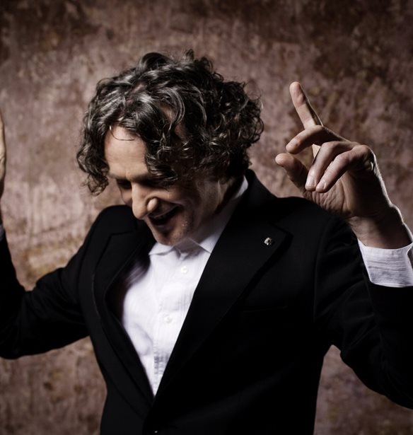 &#x39F; Goran Bregovi&#x107; &#x3B3;&#x3B9;&#x3B1; &#x3BC;&#x3AF;&#x3B1; &#x3BC;&#x3CC;&#x3BD;&#x3BF; &#x3B2;&#x3C1;&#x3B1;&#x3B4;&#x3B9;&#x3AC; &#x3C3;&#x3C4;&#x3B7;&#x3BD; &#x391;&#x3B8;&#x3AE;&#x3BD;&#x3B1;