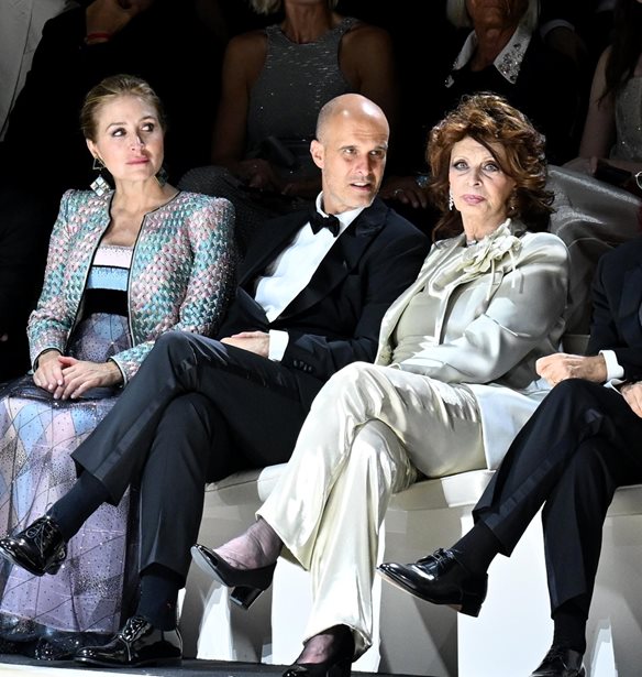 Sophia Loren | &#x3A3;&#x3C4;&#x3B7;&#x3BD; &#x3C0;&#x3C1;&#x3CE;&#x3C4;&#x3B7; &#x3C3;&#x3B5;&#x3B9;&#x3C1;&#x3AC; &#x3C4;&#x3BF;&#x3C5; fashion show &#x3C4;&#x3BF;&#x3C5; Armani &#x3C3;&#x3C4;&#x3B7; &#x392;&#x3B5;&#x3BD;&#x3B5;&#x3C4;&#x3AF;&#x3B1;