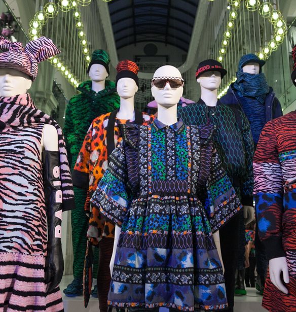 Kenzo x H&amp;M: &#x3A0;&#x3BF;&#x3B9;&#x3BF;&#x3B9; &#x3B5;&#x3C0;&#x3CE;&#x3BD;&#x3C5;&#x3BC;&#x3BF;&#x3B9; &#x3B2;&#x3C1;&#x3AD;&#x3B8;&#x3B7;&#x3BA;&#x3B1;&#x3BD; &#x3C3;&#x3C4;&#x3B7;&#x3BD; &#x3C0;&#x3B1;&#x3C1;&#x3BF;&#x3C5;&#x3C3;&#x3AF;&#x3B1;&#x3C3;&#x3B7; &#x3C4;&#x3B7;&#x3C2; &#x3C3;&#x3C5;&#x3BB;&#x3BB;&#x3BF;&#x3B3;&#x3AE;&#x3C2;