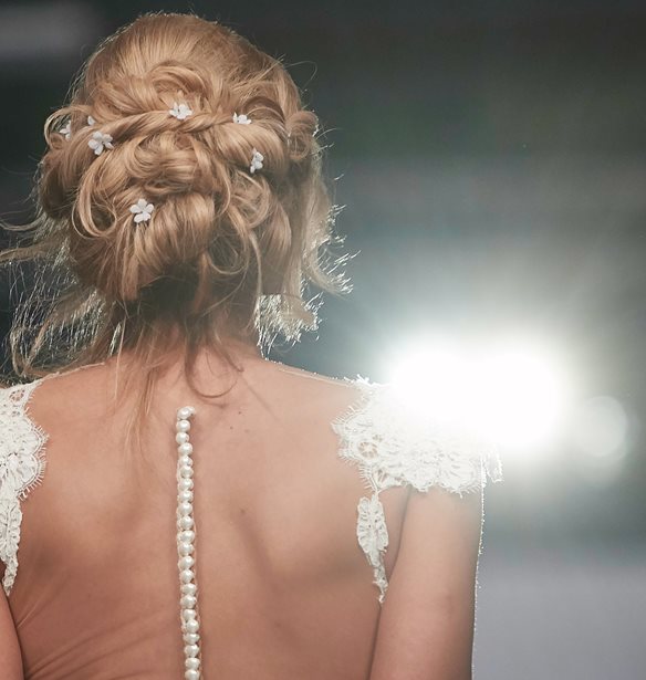 &#x3A4;&#x3BF; Yes I do catwalk &#x3C3;&#x3BF;&#x3CD; &#x3B4;&#x3AF;&#x3BD;&#x3B5;&#x3B9; &#x3C4;&#x3B7;&#x3BD; &#x3C4;&#x3AD;&#x3BB;&#x3B5;&#x3B9;&#x3B1; &#x3AD;&#x3BC;&#x3C0;&#x3BD;&#x3B5;&#x3C5;&#x3C3;&#x3B7; &#x3B3;&#x3B9;&#x3B1; &#x3C4;&#x3BF; &#x3B9;&#x3B4;&#x3B1;&#x3BD;&#x3B9;&#x3BA;&#x3CC; bridal hair look