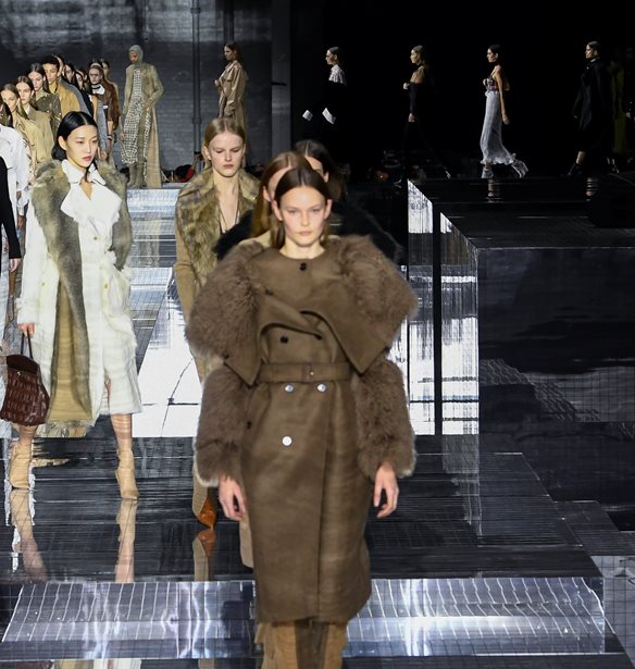 Η Εβδομάδα Μόδας του Λονδίνου έκλεισε με το show του Burberry