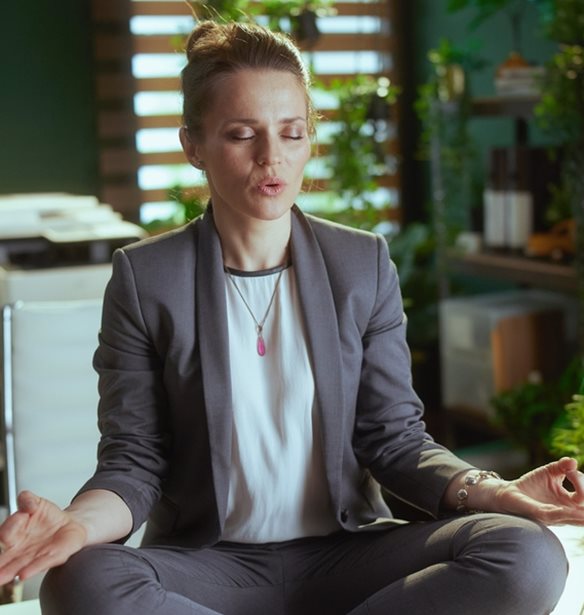 Eco-anxiety: &#x39C;&#x3AE;&#x3C0;&#x3C9;&#x3C2; &#x3C7;&#x3C1;&#x3B5;&#x3B9;&#x3B1;&#x3B6;&#x3CC;&#x3BC;&#x3B1;&#x3C3;&#x3C4;&#x3B5; &#x3B5;&#x3C0;&#x3B5;&#x3B9;&#x3B3;&#x3CC;&#x3BD;&#x3C4;&#x3C9;&#x3C2; &#x3BF;&#x3B9;&#x3BA;&#x3BF;-&#x3C8;&#x3C5;&#x3C7;&#x3BF;&#x3BB;&#x3CC;&#x3B3;&#x3BF;;