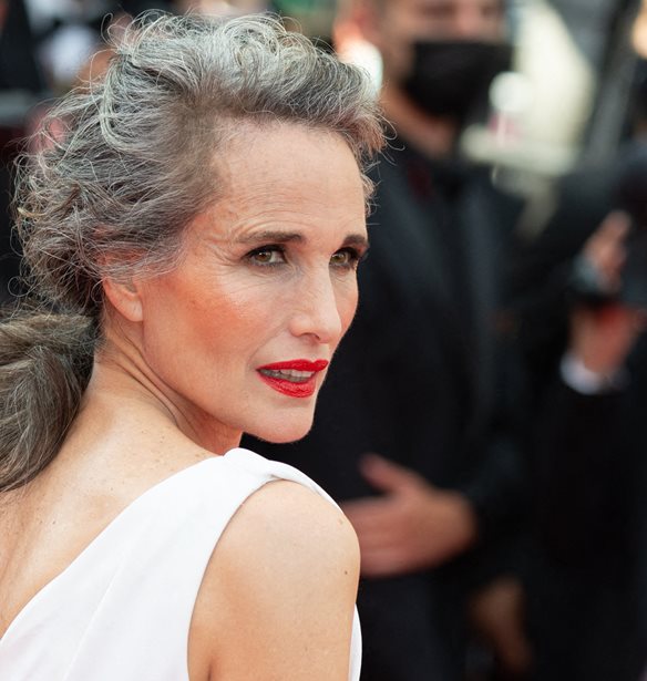 H Andie MacDowell &#x3BA;&#x3B1;&#x3B9; &#x3C4;&#x3B1; &#x3B3;&#x3BA;&#x3C1;&#x3AF;&#x3B6;&#x3B1; &#x3C4;&#x3B7;&#x3C2; &#x3BC;&#x3B1;&#x3BB;&#x3BB;&#x3B9;&#x3AC; &#x3C3;&#x3BA;&#x3BF;&#x3C0;&#x3CC; &#x3AD;&#x3C7;&#x3BF;&#x3C5;&#x3BD; &#x3BD;&#x3B1; &#x3B1;&#x3C0;&#x3B5;&#x3BB;&#x3B5;&#x3C5;&#x3B8;&#x3B5;&#x3C1;&#x3CE;&#x3C3;&#x3BF;&#x3C5;&#x3BD; &#x3CC;&#x3BB;&#x3B5;&#x3C2; &#x3C4;&#x3B9;&#x3C2; &#x3B3;&#x3C5;&#x3BD;&#x3B1;&#x3AF;&#x3BA;&#x3B5;&#x3C2; &#x3B1;&#x3C0;&#x3CC; &#x3C4;&#x3BF;&#x3BD; &#x3C6;&#x3CC;&#x3B2;&#x3BF; &#x3C4;&#x3B7;&#x3C2; &#x3B3;&#x3AE;&#x3C1;&#x3B1;&#x3BD;&#x3C3;&#x3B7;&#x3C2;
