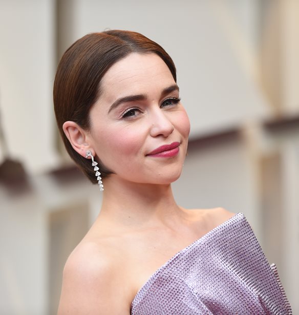&#x397; Emilia Clarke &#x3B1;&#x3C0;&#x3BF;&#x3BA;&#x3AC;&#x3BB;&#x3C5;&#x3C8;&#x3B5; &#x3C4;&#x3BF; &#x3C4;&#x3AD;&#x3BB;&#x3BF;&#x3C2; &#x3C4;&#x3BF;&#x3C5; Game of Thrones &#x3C3;&#x3C4;&#x3B7; &#x3BC;&#x3B7;&#x3C4;&#x3AD;&#x3C1;&#x3B1; &#x3C4;&#x3B7;&#x3C2;