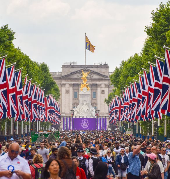 &#x27;&#x39A;&#x3B1;&#x3C4;&#x3B1;&#x3C1;&#x3B3;&#x3AE;&#x3C3;&#x3C4;&#x3B5; &#x3C4;&#x3B7;&#x3BD; &#x3BC;&#x3BF;&#x3BD;&#x3B1;&#x3C1;&#x3C7;&#x3AF;&#x3B1;&#x27; | &#x3A4;&#x3BF; hashtag &#x3C0;&#x3BF;&#x3C5; &#x3AD;&#x3B3;&#x3B9;&#x3BD;&#x3B5; trend &#x3C3;&#x3C4;&#x3BF; Twitter &#x3BA;&#x3B1;&#x3C4;&#x3AC; &#x3C4;&#x3B7; &#x3B4;&#x3B9;&#x3AC;&#x3C1;&#x3BA;&#x3B5;&#x3B9;&#x3B1; &#x3C4;&#x3B7;&#x3C2; &#x3C0;&#x3B1;&#x3C1;&#x3AD;&#x3BB;&#x3B1;&#x3C3;&#x3B7;&#x3C2; &#x27;Trooping The Colour&#x27;