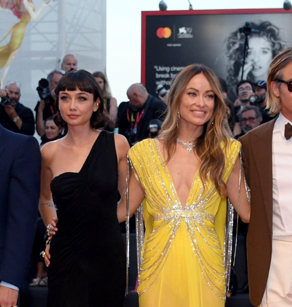 &#x397; Olivia Wilde &#x3B1;&#x3C0;&#x3B1;&#x3BD;&#x3C4;&#x3AC; on camera &#x3B3;&#x3B9;&#x3B1; &#x3C4;&#x3BF; &#x3B1;&#x3BC;&#x3C6;&#x3B9;&#x3BB;&#x3B5;&#x3B3;&#x3CC;&#x3BC;&#x3B5;&#x3BD;&#x3BF; &#x3B2;&#x3AF;&#x3BD;&#x3C4;&#x3B5;&#x3BF; &#x3BC;&#x3B5; &#x3C4;&#x3BF;&#x3BD; Harry Styles &#x3BA;&#x3B1;&#x3B9; &#x3C4;&#x3BF;&#x3BD; Chris Pine