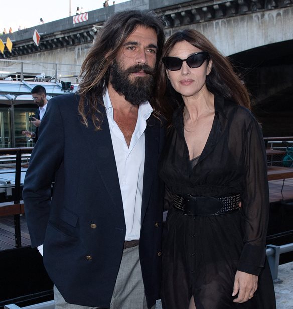 &#x397; Monica Bellucci &#x3BA;&#x3B1;&#x3B9; &#x3BF; Nicolas Lefebvre &#x3C7;&#x3CE;&#x3C1;&#x3B9;&#x3C3;&#x3B1;&#x3BD;