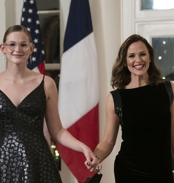 Jennifer Garner | &#x397; &#x3B5;&#x3BC;&#x3C6;&#x3AC;&#x3BD;&#x3B9;&#x3C3;&#x3B7; &#x3C4;&#x3B7;&#x3C2; &#x3AD;&#x3C6;&#x3B7;&#x3B2;&#x3B7;&#x3C2; &#x3BA;&#x3CC;&#x3C1;&#x3B7;&#x3C2; &#x3C4;&#x3B7;&#x3C2;, Violet, &#x3C3;&#x3C4;&#x3BF;&#x3BD; &#x39B;&#x3B5;&#x3C5;&#x3BA;&#x3CC; &#x39F;&#x3AF;&#x3BA;&#x3BF;