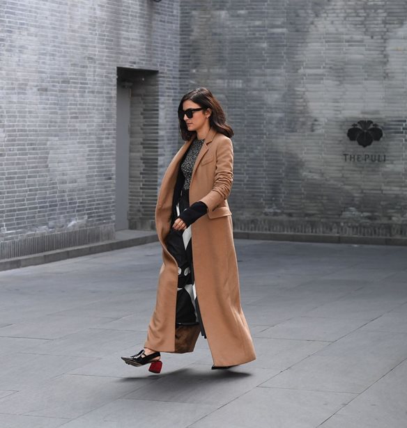 Eleonora Carisi: &#x39C;&#x3B1;&#x3C2; &#x3BC;&#x3B9;&#x3BB;&#x3AC;&#x3B5;&#x3B9; &#x3B1;&#x3C0;&#x3BF;&#x3BA;&#x3BB;&#x3B5;&#x3B9;&#x3C3;&#x3C4;&#x3B9;&#x3BA;&#x3AC; &#x3BA;&#x3B1;&#x3B9; &#x3B1;&#x3C0;&#x3BF;&#x3BA;&#x3B1;&#x3BB;&#x3CD;&#x3C0;&#x3C4;&#x3B5;&#x3B9; &#x3C4;&#x3B1; &#x3BC;&#x3C5;&#x3C3;&#x3C4;&#x3B9;&#x3BA;&#x3AC; &#x3C4;&#x3B7;&#x3C2;!