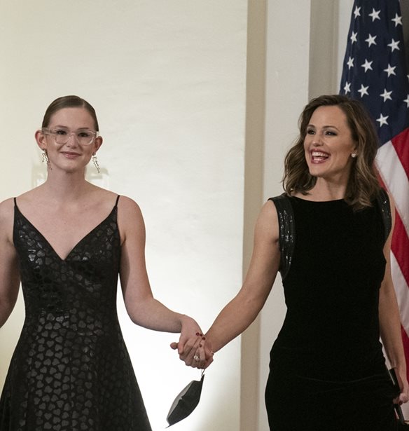 Jennifer Garner | &#x393;&#x3B9;&#x3B1;&#x3C4;&#x3AF; &#x3B1;&#x3C0;&#x3B1;&#x3B3;&#x3BF;&#x3C1;&#x3B5;&#x3CD;&#x3B5;&#x3B9; &#x3C3;&#x3C4;&#x3B1; &#x3C0;&#x3B1;&#x3B9;&#x3B4;&#x3B9;&#x3AC; &#x3C4;&#x3B7;&#x3C2; &#x3BD;&#x3B1; &#x3AD;&#x3C7;&#x3BF;&#x3C5;&#x3BD; &#x3BB;&#x3BF;&#x3B3;&#x3B1;&#x3C1;&#x3B9;&#x3B1;&#x3C3;&#x3BC;&#x3BF;&#x3CD;&#x3C2; &#x3C3;&#x3C4;&#x3B1; social media