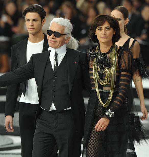 &quot;Karl for ever&quot;: &#x39C;&#x3AF;&#x3B1; &#x3B5;&#x3BA;&#x3B4;&#x3AE;&#x3BB;&#x3C9;&#x3C3;&#x3B7; - &#x3C6;&#x3CC;&#x3C1;&#x3BF;&#x3C2; &#x3C4;&#x3B9;&#x3BC;&#x3AE;&#x3C2; &#x3C3;&#x3C4;&#x3BF;&#x3BD; &#x3B5;&#x3BC;&#x3B2;&#x3BB;&#x3B7;&#x3BC;&#x3B1;&#x3C4;&#x3B9;&#x3BA;&#x3CC; &#x3C3;&#x3C7;&#x3B5;&#x3B4;&#x3B9;&#x3B1;&#x3C3;&#x3C4;&#x3AE;