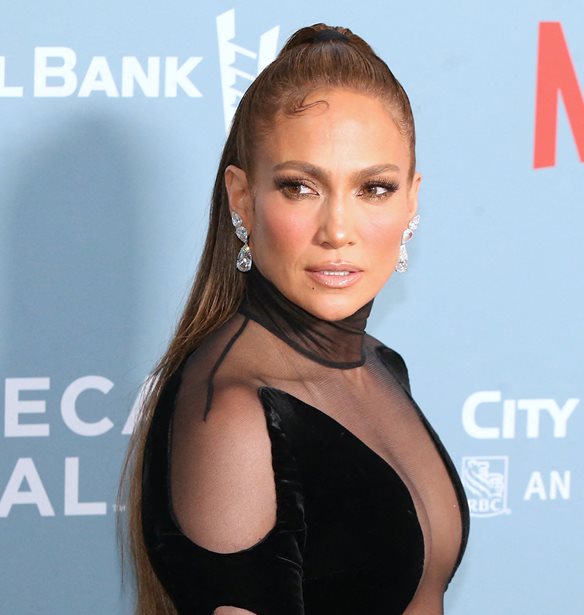 Jennifer Lopez | &#x397; &#x3C6;&#x3C9;&#x3C4;&#x3BF;&#x3B3;&#x3C1;&#x3B1;&#x3C6;&#x3AF;&#x3B1; &#x3C4;&#x3BF;&#x3C5; Ben Affleck &#x3B1;&#x3B3;&#x3BA;&#x3B1;&#x3BB;&#x3B9;&#x3AC; &#x3BC;&#x3B5; &#x3C4;&#x3BF;&#x3BD; &#x3B3;&#x3B9;&#x3BF; &#x3C4;&#x3B7;&#x3C2;, Max