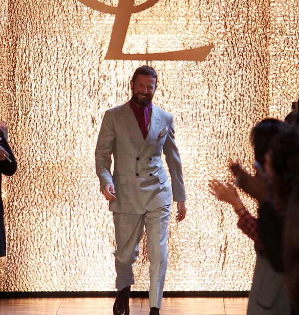 &#x39F; &#x399;&#x3C4;&#x3B1;&#x3BB;&#x3CC;&#x3C2; &#x3C3;&#x3C7;&#x3B5;&#x3B4;&#x3B9;&#x3B1;&#x3C3;&#x3C4;&#x3AE;&#x3C2; Stefano Pilati &#x3C3;&#x3C5;&#x3BD;&#x3B5;&#x3C1;&#x3B3;&#x3AC;&#x3B6;&#x3B5;&#x3C4;&#x3B1;&#x3B9; &#x3BC;&#x3B5; &#x3C4;&#x3B7; Zara
