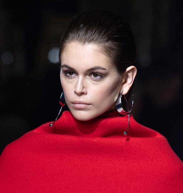&#x3A4;&#x3BF; &#x3BD;&#x3AD;&#x3BF; &#x3C7;&#x3CC;&#x3BC;&#x3C0;&#x3B9; &#x3C4;&#x3B7;&#x3C2; Kaia Gerber &#x3C3;&#x3C4;&#x3B7;&#x3BD; &#x3BA;&#x3B1;&#x3C1;&#x3B1;&#x3BD;&#x3C4;&#x3AF;&#x3BD;&#x3B1;