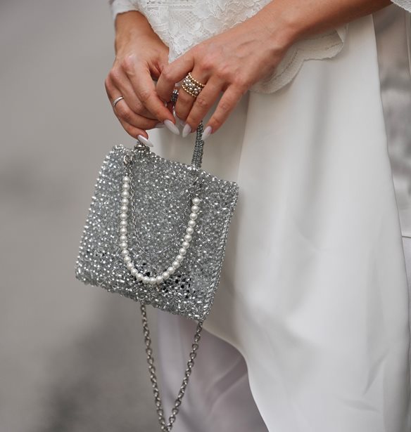 Οι πιο κομψές party bags για τις γιορτές και πώς θα επιλέξεις την ιδανική για το look σου