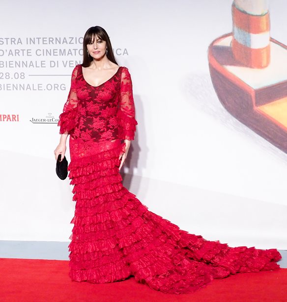 H Monica Bellucci &#x3C3;&#x3C4;&#x3B7; &#x3B3;&#x3B1;&#x3BB;&#x3BB;&#x3B9;&#x3BA;&#x3AE; Madame Figaro