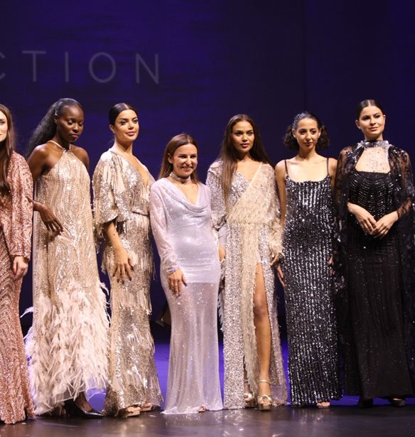 MYA Collection | &#x3A4;&#x3BF; &#x3C0;&#x3C1;&#x3CE;&#x3C4;&#x3BF; &#x3B4;&#x3B9;&#x3B5;&#x3B8;&#x3BD;&#x3AD;&#x3C2; runway &#x3C4;&#x3B7;&#x3C2; &#x394;&#x3B7;&#x3BC;&#x3AE;&#x3C4;&#x3C1;&#x3B1;&#x3C2; &#x39D;&#x3AF;&#x3BA;&#x3B1; &#x3C0;&#x3C1;&#x3B1;&#x3B3;&#x3BC;&#x3B1;&#x3C4;&#x3BF;&#x3C0;&#x3BF;&#x3B9;&#x3AE;&#x3B8;&#x3B7;&#x3BA;&#x3B5; &#x3C3;&#x3C4;&#x3BF; &#x39D;&#x3C4;&#x3BF;&#x3C5;&#x3BC;&#x3C0;&#x3AC;&#x3B9;