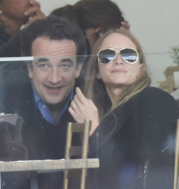 Mary- Kate Olsen- Olivier Sarkozy: &#x3A7;&#x3C9;&#x3C1;&#x3AF;&#x3B6;&#x3BF;&#x3C5;&#x3BD; &#x3BC;&#x3B5;&#x3C4;&#x3AC; &#x3B1;&#x3C0;&#x3CC; 5 &#x3C7;&#x3C1;&#x3CC;&#x3BD;&#x3B9;&#x3B1; &#x3B3;&#x3AC;&#x3BC;&#x3BF;&#x3C5;