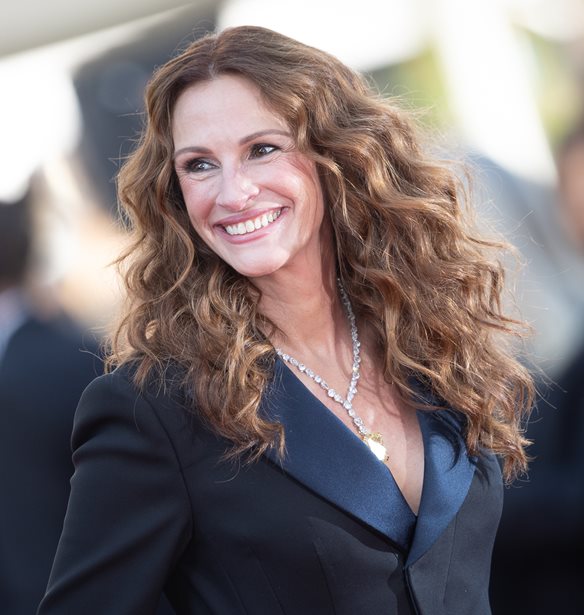 Julia Roberts | &#x3A0;&#x3CE;&#x3C2; &#x3BA;&#x3B1;&#x3C4;&#x3AC;&#x3C6;&#x3B5;&#x3C1;&#x3B5; &#x3BD;&#x3B1; &#x3B3;&#x3AF;&#x3BD;&#x3B5;&#x3B9; &#x3B7; &#x3C0;&#x3C1;&#x3CE;&#x3C4;&#x3B7; &#x3B3;&#x3C5;&#x3BD;&#x3B1;&#x3AF;&#x3BA;&#x3B1; &#x3B7;&#x3B8;&#x3BF;&#x3C0;&#x3BF;&#x3B9;&#x3CC;&#x3C2; &#x3BC;&#x3B5; &#x3AF;&#x3B4;&#x3B9;&#x3B1; &#x3B1;&#x3BC;&#x3BF;&#x3B9;&#x3B2;&#x3AE; &#x3BC;&#x3B5; &#x3C4;&#x3BF;&#x3C5;&#x3C2; &#x3AC;&#x3BD;&#x3C4;&#x3C1;&#x3B5;&#x3C2; &#x3C3;&#x3C4;&#x3B1;&#x3C1; &#x3C4;&#x3BF;&#x3C5; Hollywood