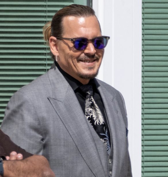 Johnny Depp | &#x397; &#x3BD;&#x3AD;&#x3B1; &#x3C4;&#x3BF;&#x3C5; &#x3C3;&#x3CD;&#x3BD;&#x3C4;&#x3C1;&#x3BF;&#x3C6;&#x3BF;&#x3C2; &#x3B5;&#x3AF;&#x3BD;&#x3B1;&#x3B9; &#x3B4;&#x3B9;&#x3BA;&#x3B7;&#x3B3;&#x3CC;&#x3C1;&#x3BF;&#x3C2; &#x3BA;&#x3B1;&#x3B9; &#x3CC;&#x3C7;&#x3B9; &#x3B4;&#x3B5;&#x3BD; &#x3B5;&#x3AF;&#x3BD;&#x3B1;&#x3B9; &#x3B7; Camille Vasquez